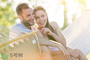 女生喜歡成熟的男生嗎？女生喜歡成熟穩(wěn)重的類型嗎？