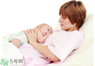 剖腹產(chǎn)后多久來(lái)月經(jīng)？剖腹產(chǎn)后月經(jīng)不調(diào)的表現(xiàn)？