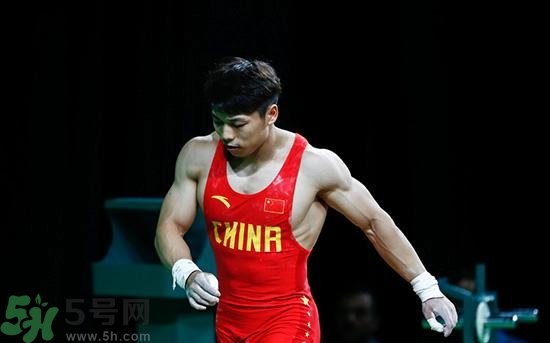 諶利軍舉重棄權 舉重為什么容易腿抽筋？