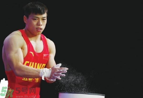 諶利軍舉重棄權(quán) 舉重為什么容易腿抽筋？