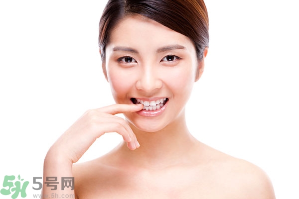寶寶為什么喜歡咬指甲？寶寶咬指甲是怎么回事？