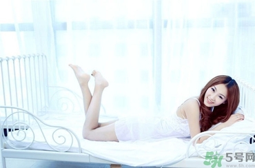 初一女孩能穿情趣內(nèi)衣嗎？初中女生應(yīng)該穿什么內(nèi)衣？