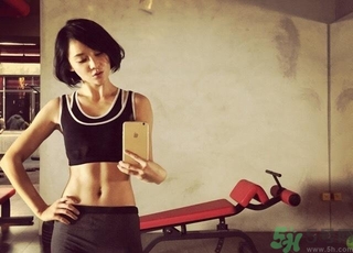 女生健身喝什么牛奶好？女生健身吃什么好？