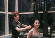 女生去健身房怎么穿衣服？女生去健身房穿什么鞋？