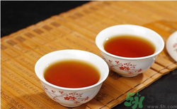 胖大?？梢院途栈ㄒ黄鹋菟葐?？胖大海和菊花一起泡水喝的功效