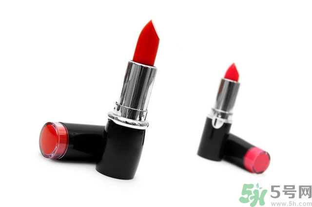皮膚黑涂什么顏色口紅好看？皮膚白涂什么顏色的口紅？