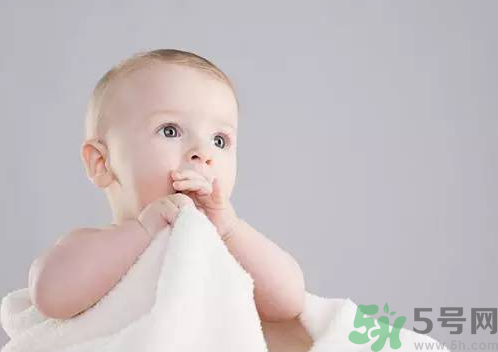 秋季嬰兒要每天洗澡嗎？秋季給嬰兒洗澡的正確步驟