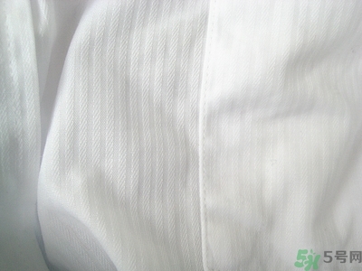 衣服長黑點怎么洗掉？衣服上長霉點怎么去除？