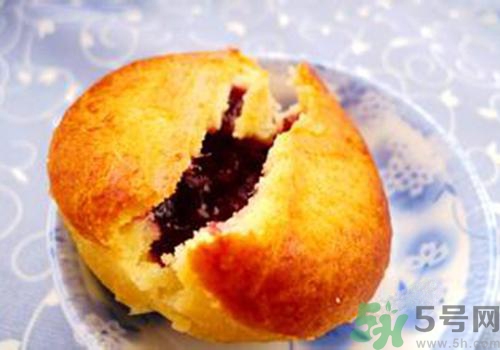 月餅裂開了是怎么回事？月餅開裂了可以吃嗎？
