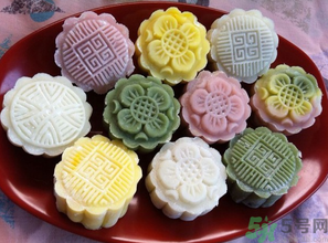 冰皮月餅怎么吃？冰皮月餅怎么吃對身體好