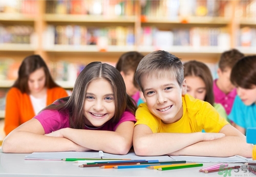 怎么讓女孩子喜歡自己？怎么讓男孩子喜歡自己？