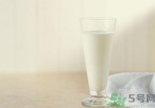 晚上喝純牛奶會長胖嗎？純牛奶什么喝比較好？