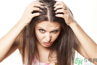 產(chǎn)后多久開始掉頭發(fā)？產(chǎn)后脫發(fā)會(huì)持續(xù)多久？