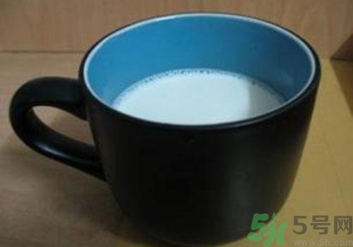 喝純牛奶會上火嗎？喝純牛奶有什么壞處？