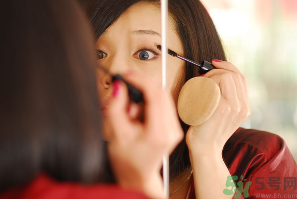 眼影可以當(dāng)眉粉用嗎？眼影可以當(dāng)鼻影用嗎？