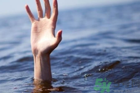 溺水怎么辦？溺水如何自救？
