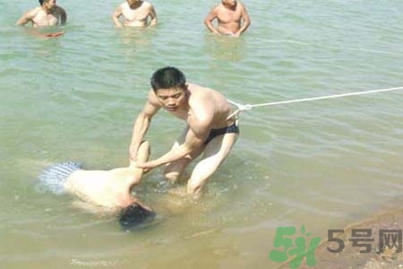 溺水怎么辦？溺水如何自救？