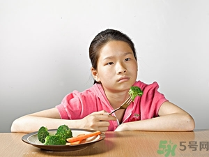 寶寶挑食不愛吃飯?jiān)趺崔k？寶寶挑食怎么辦？