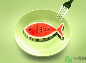 凍成冰的西瓜能吃嗎？吃西瓜拉肚子是怎么回事？