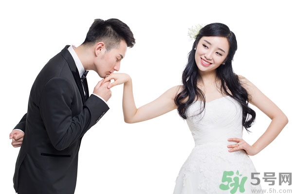 第一次接吻怎么接？和男生接吻沒感覺怎么辦？
