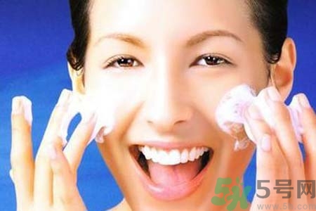 太陽穴長痘是怎么回事？太陽穴長痘的原因是什么？