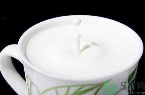 鈣片能和牛奶一起吃嗎？鈣片不能和什么一起吃？