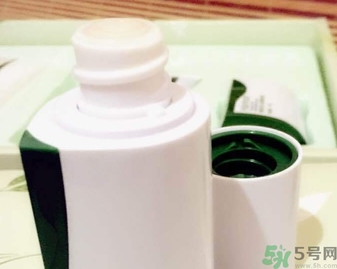 韓后茶蕊嫩白系列適合什么膚質(zhì)？韓后茶蕊baby白適合敏感肌嗎？