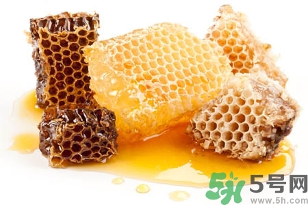 蜂蜜不能和什么一起吃？哪些人不能吃蜂蜜？