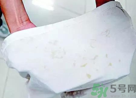 石榴水弄衣服上怎么洗？石榴汁怎么清洗？