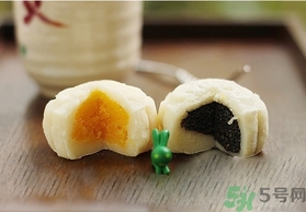 冰皮月餅和冰淇淋月餅有什么區(qū)別？冰皮月餅和冰淇淋月餅?zāi)膫€(gè)好吃？