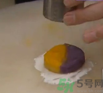水晶月餅用的什么粉？水晶月餅的做法及配方
