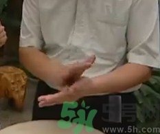 水晶月餅用的什么粉？水晶月餅的做法及配方