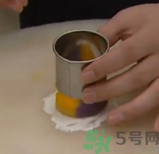 水晶月餅用的什么粉？水晶月餅的做法及配方