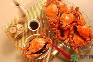 吃螃蟹可以喝紅酒嗎？吃螃蟹可以喝酒嗎？