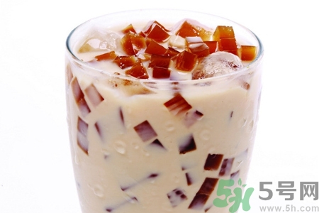 晚上可以喝奶茶嗎？晚上喝奶茶好嗎？