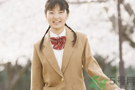 初中生女生的標(biāo)準(zhǔn)胸圍是多少？初中女生正常胸圍是多少？