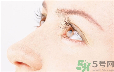 眼皮里長了個疙瘩是怎么回事?眼睛里長了個小白點(diǎn)怎么辦?