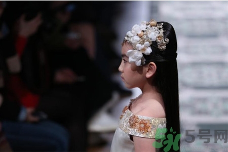9歲女生的標(biāo)準(zhǔn)身高體重是多少？9歲女生正常身高體重是多少？