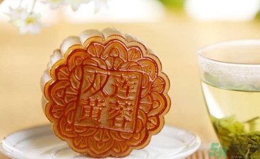蓮蓉月餅的餡料是什么？蓮蓉月餅的餡料怎么做？