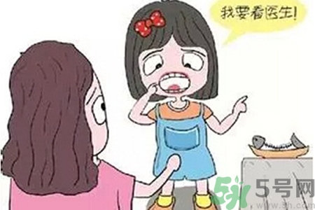 魚(yú)刺卡在喉嚨里怎么辦？取魚(yú)刺的小技巧有哪些？