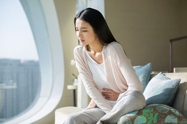 潰瘍性結(jié)腸炎肚子疼怎么辦？潰瘍性結(jié)腸炎是怎么引起的？