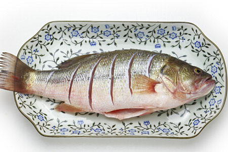 如何挑選新鮮魚？怎樣吃到不被污染的魚？