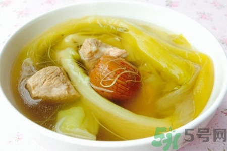 秋季吃什么滋陰潤(rùn)肺？秋季女人養(yǎng)生滋陰潤(rùn)肺湯譜