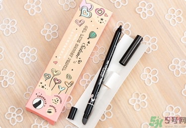 solone眼線筆怎么削？怎么推出來？
