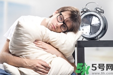 下午犯困怎么辦？犯困按摩什么穴位效果最快？