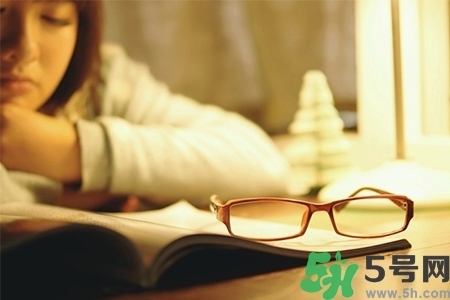 下午犯困怎么辦？犯困按摩什么穴位效果最快？