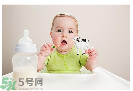 積食發(fā)燒可以喝牛奶嗎？積食發(fā)燒可以喝酸奶嗎？