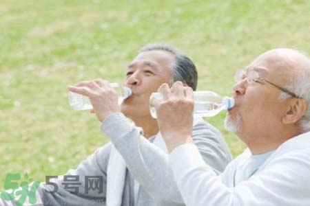 喝水能預(yù)防心血管疾病嗎？什么時(shí)候喝水對(duì)身體最好？