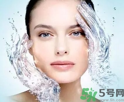秋季補(bǔ)水效果好的護(hù)膚品有哪些？秋季補(bǔ)水的重要性