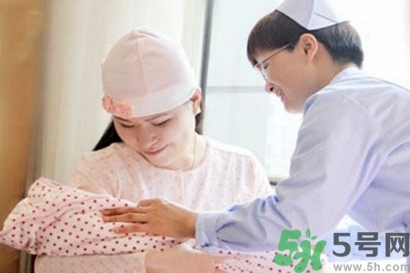 怎樣科學(xué)坐月子？坐月子是選擇傳統(tǒng)式還是科學(xué)式？